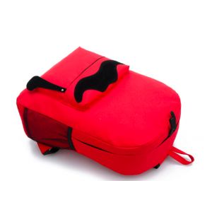 Красный рюкзак с усами