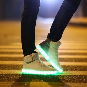 Высокие белые светящиеся кроссовки с LED подсветкой